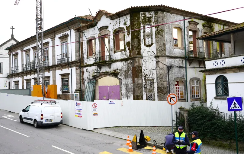 Antigo quartel dos bombeiros convertido em casas para arrendamento