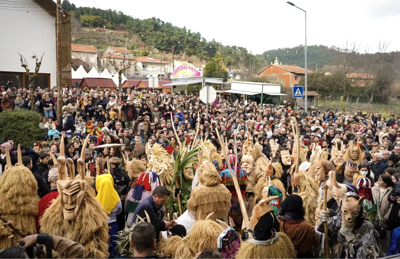 Com os novos caretos na rua, Lazarim volta a festejar o Entrudo