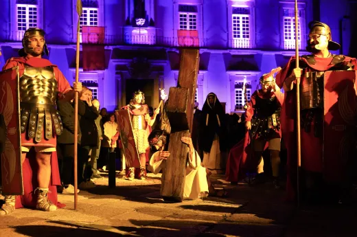 Milhares de pessoas acompanharam recriação da Via Sacra